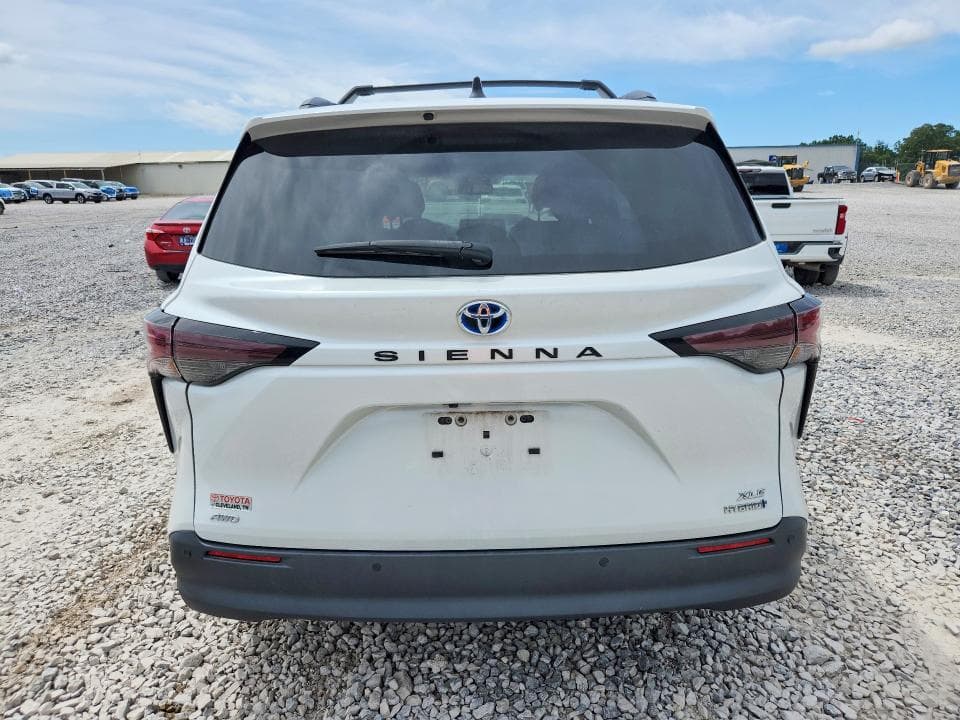 2024 TOYOTA SIENNA XLE 7-PASSENGER 6