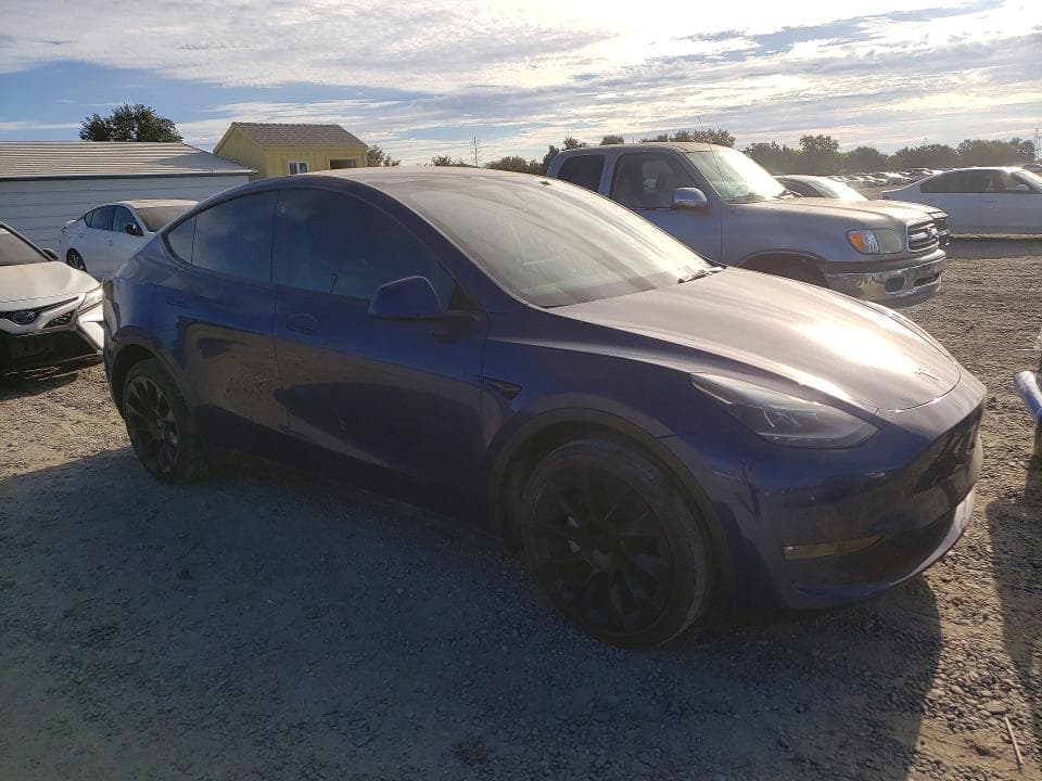 2023 TESLA MODEL Y 4