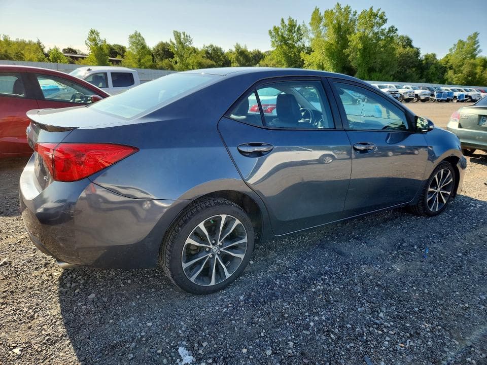 2017 TOYOTA COROLLA SE SE 3