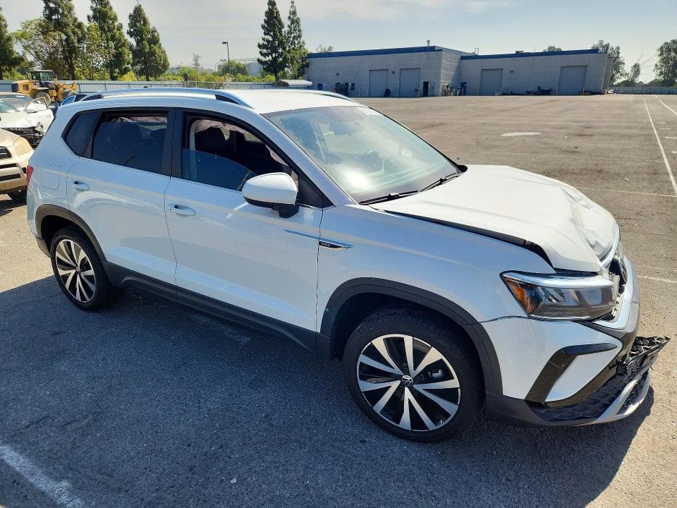 2022 VOLKSWAGEN TAOS SE 4