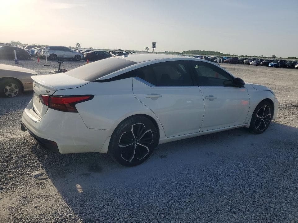 2023 NISSAN ALTIMA SR 3