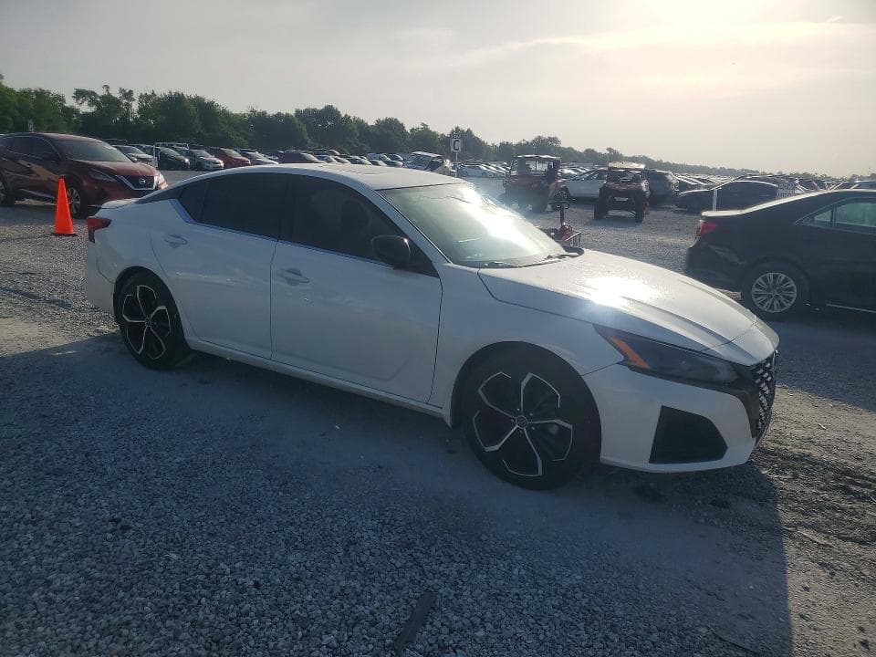 2023 NISSAN ALTIMA SR 4