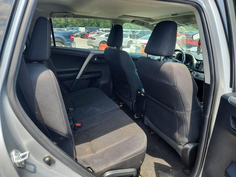 2018 TOYOTA RAV4 XLE 11
