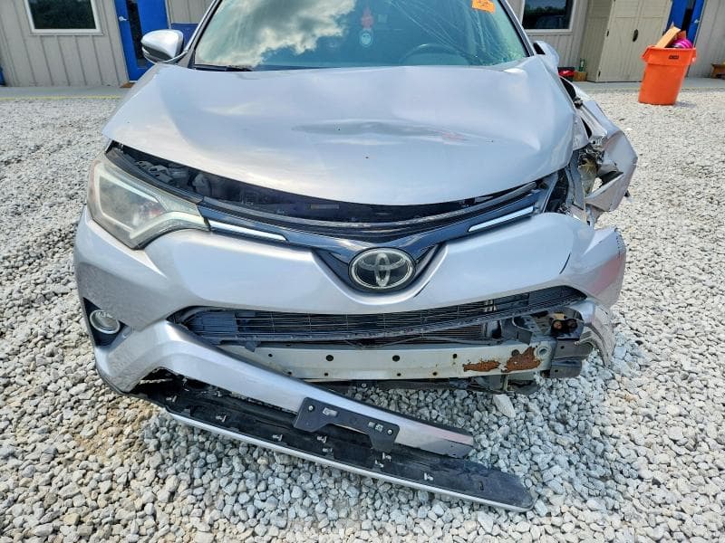 2018 TOYOTA RAV4 XLE 12