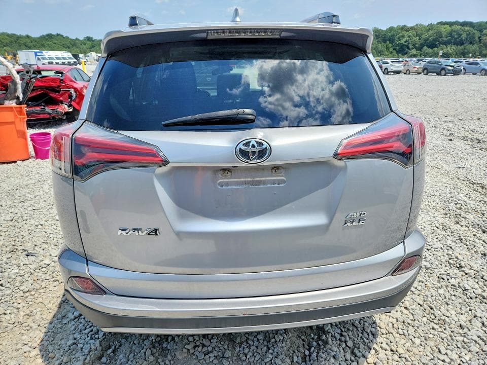 2018 TOYOTA RAV4 XLE 6