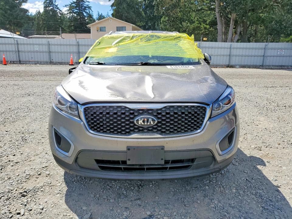 2017 KIA SORENTO LX V6 5