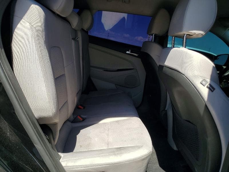 2020 HYUNDAI TUCSON SE 11