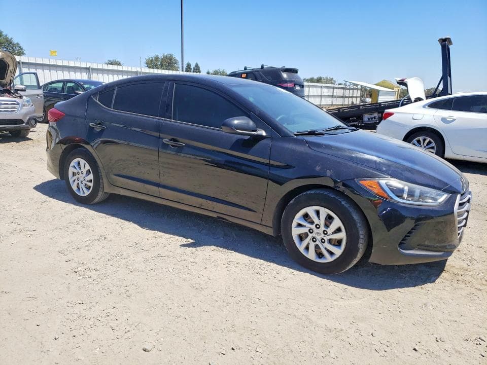 2018 HYUNDAI ELANTRA SE SE 4