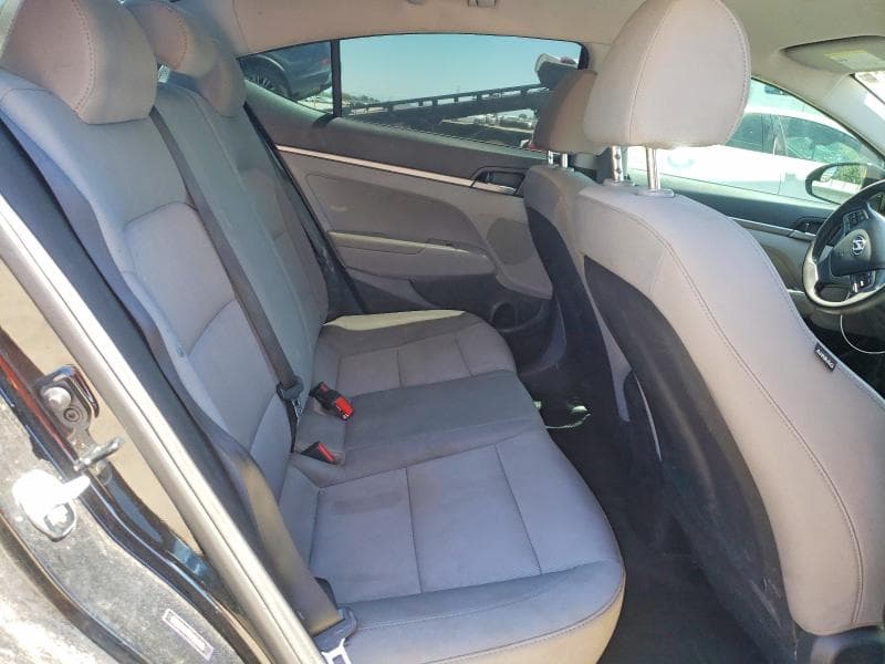 2018 HYUNDAI ELANTRA SE SE 10