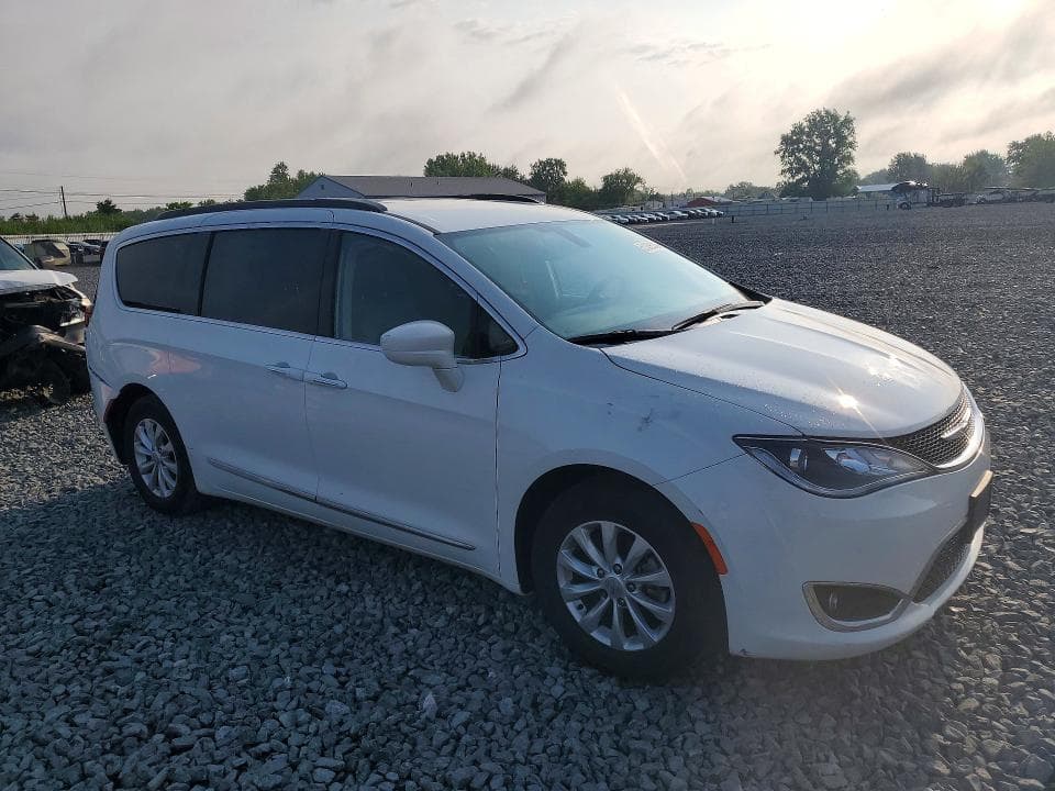 2017 CHRYSLER PACIFICA TOURING L 4