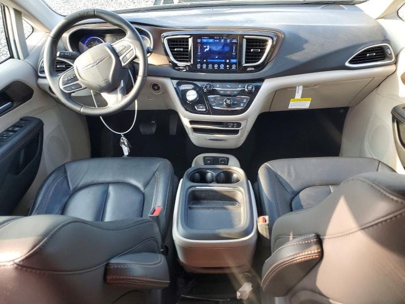 2017 CHRYSLER PACIFICA TOURING L 8