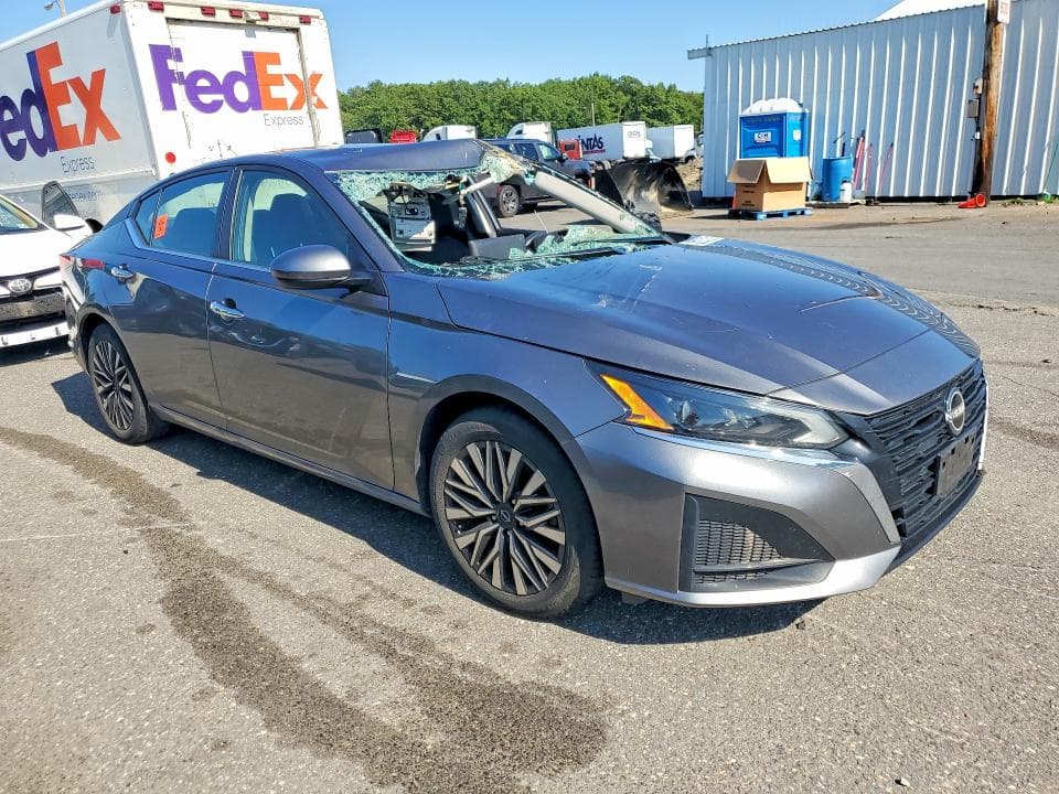 2023 NISSAN ALTIMA SV 4