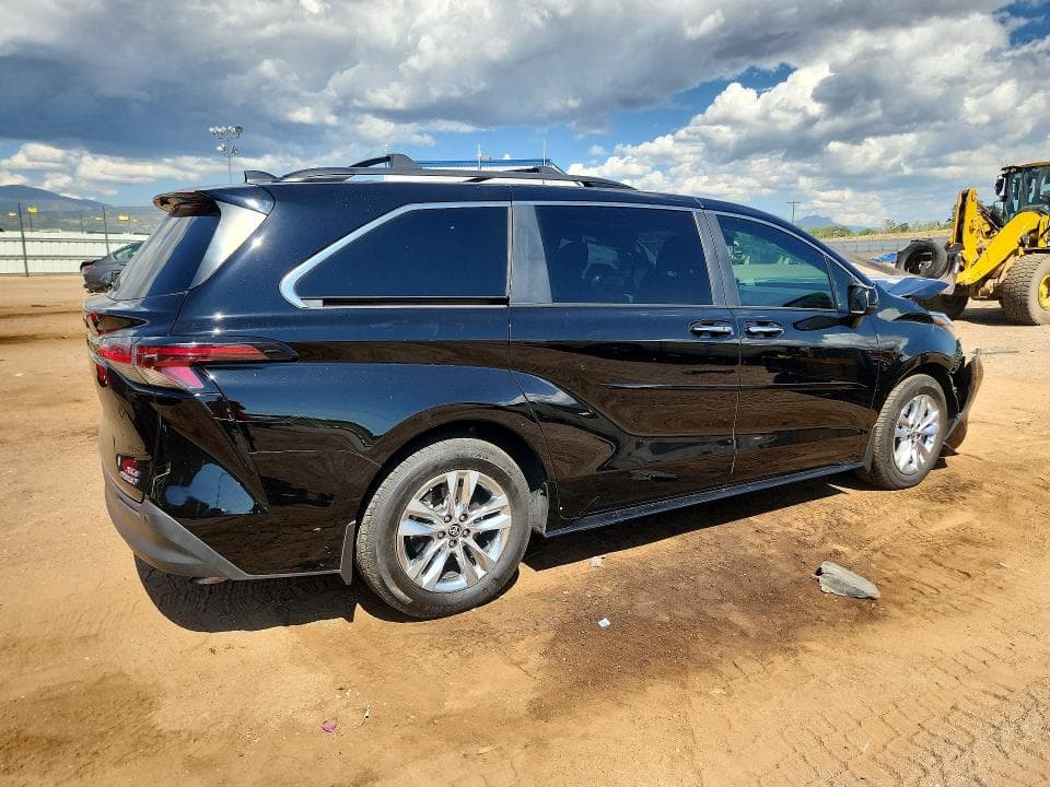 2024 TOYOTA SIENNA XLE 7-PASSENGER 3