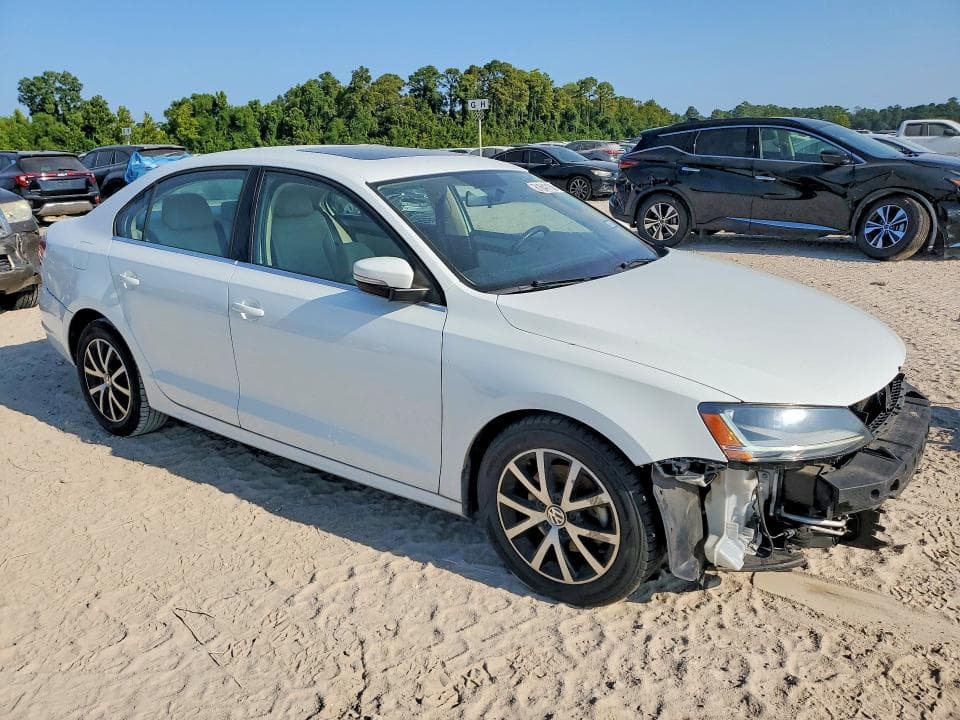 2017 VOLKSWAGEN JETTA SE 4