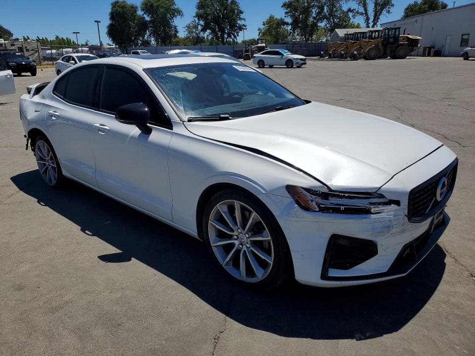 2021 VOLVO S60 T5 MOMENTUM 4