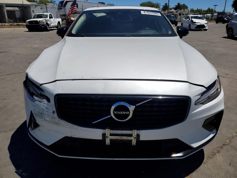 2021 VOLVO S60 T5 MOMENTUM 5