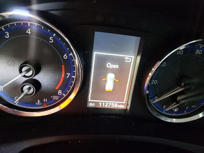 2017 TOYOTA COROLLA SE 18