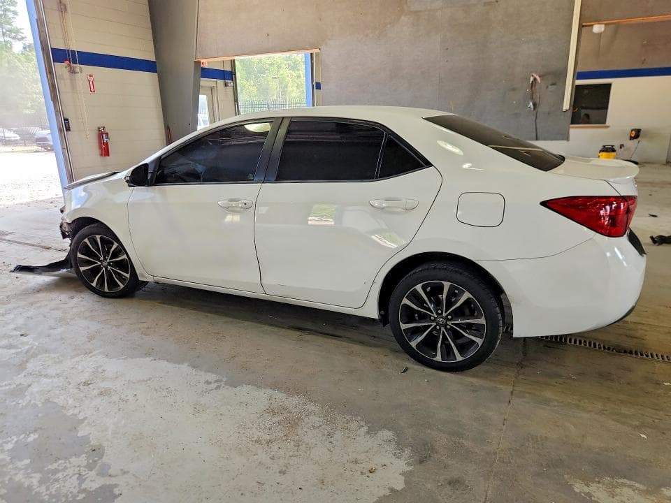 2017 TOYOTA COROLLA SE 3