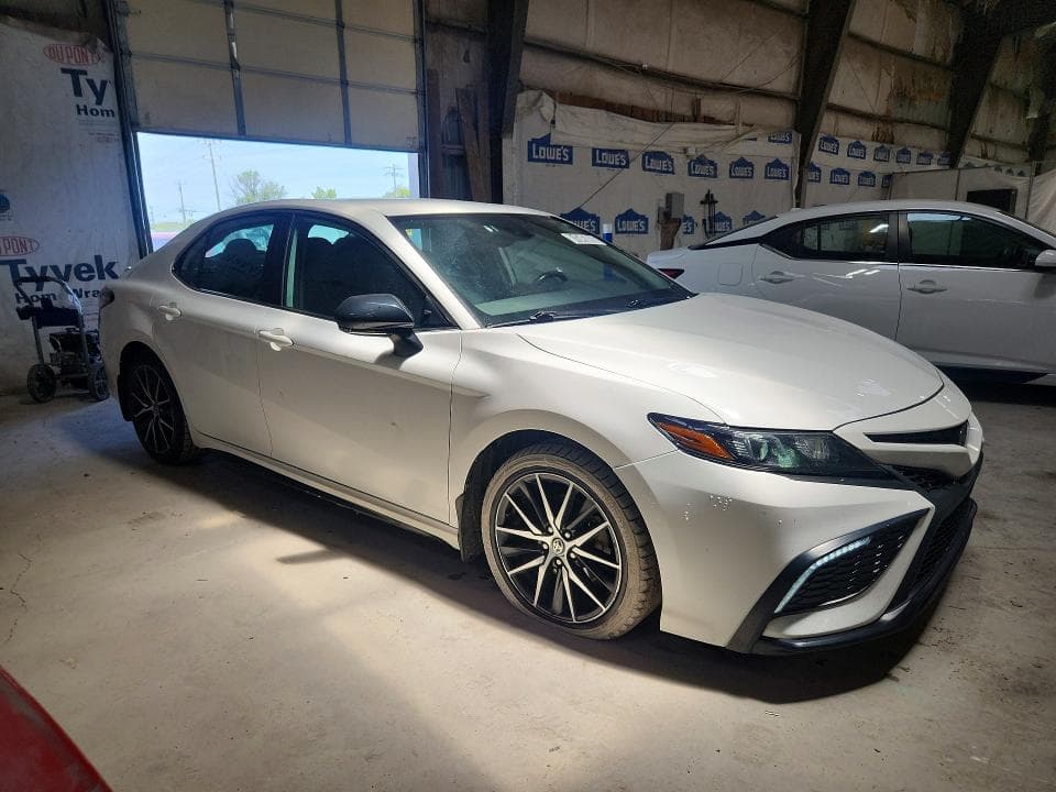 2022 TOYOTA CAMRY SE 4
