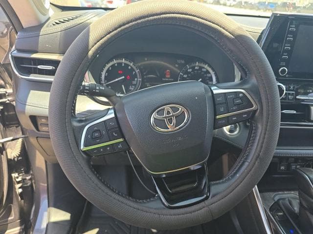 2020 TOYOTA HIGHLANDER LIMITED 9