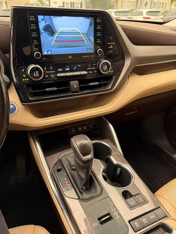 2020 TOYOTA HIGHLANDER HYBRID LIMITED 8