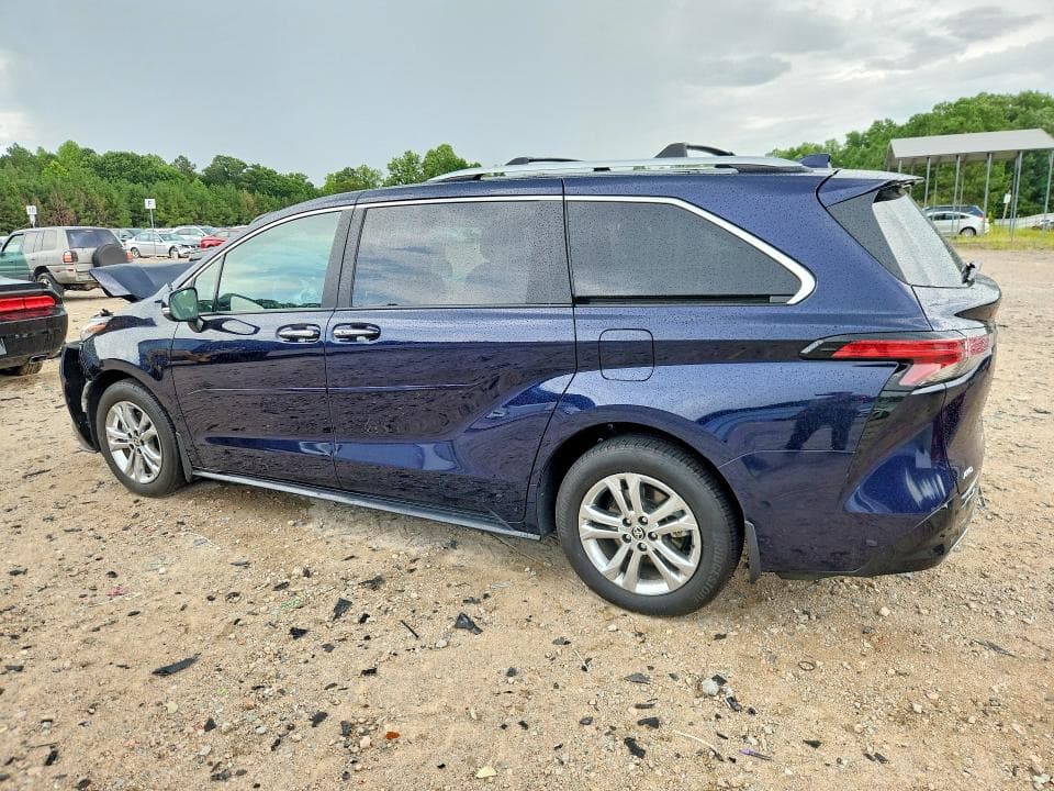 2024 TOYOTA SIENNA PLATINUM 7-PASSENGER 2