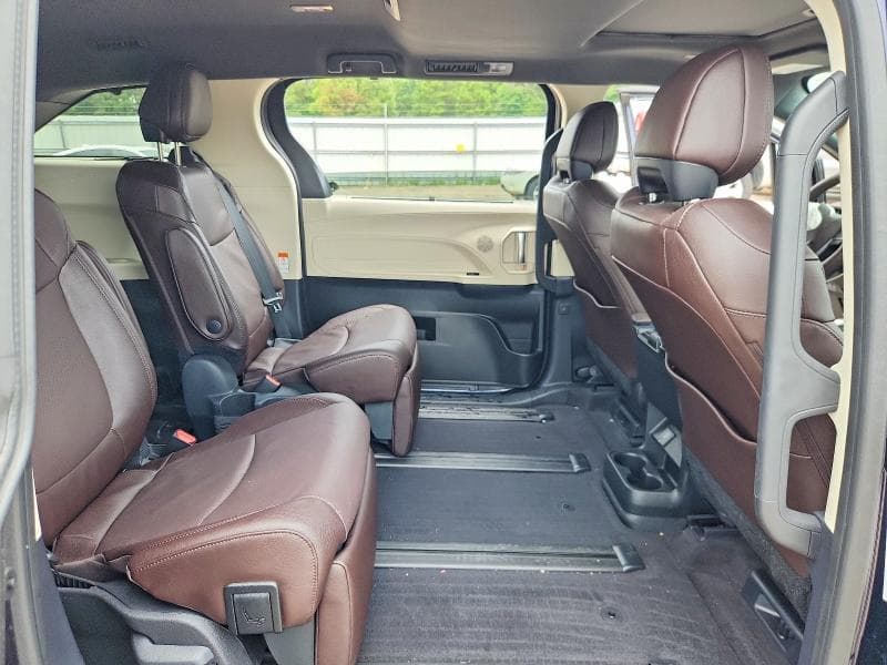 2024 TOYOTA SIENNA PLATINUM 7-PASSENGER 11