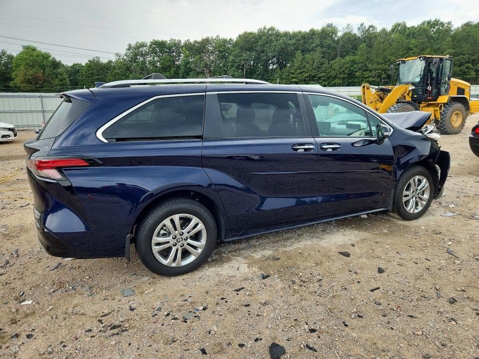 2024 TOYOTA SIENNA PLATINUM 7-PASSENGER 3