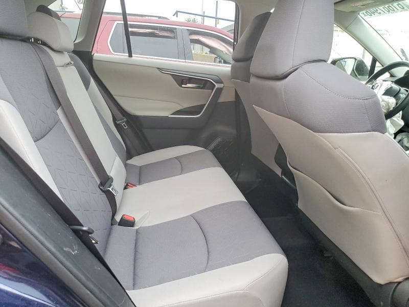 2020 TOYOTA RAV4 XLE 11
