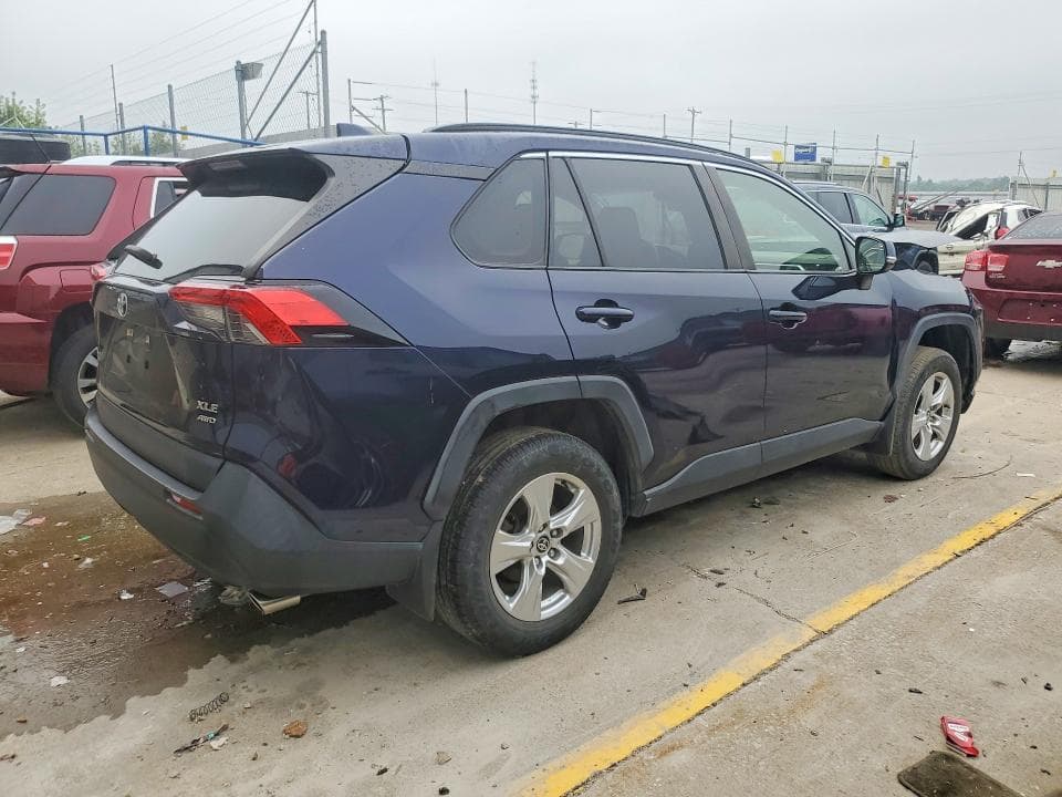 2020 TOYOTA RAV4 XLE 3