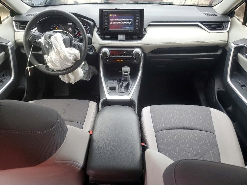 2020 TOYOTA RAV4 XLE 8