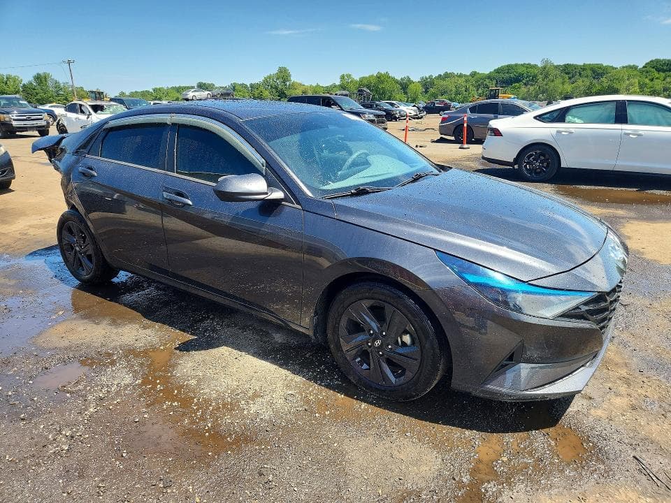 2022 HYUNDAI ELANTRA SEL 4