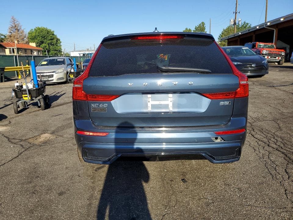 2022 VOLVO XC60 B5 R-DESIGN B5 R-DESIGN 7