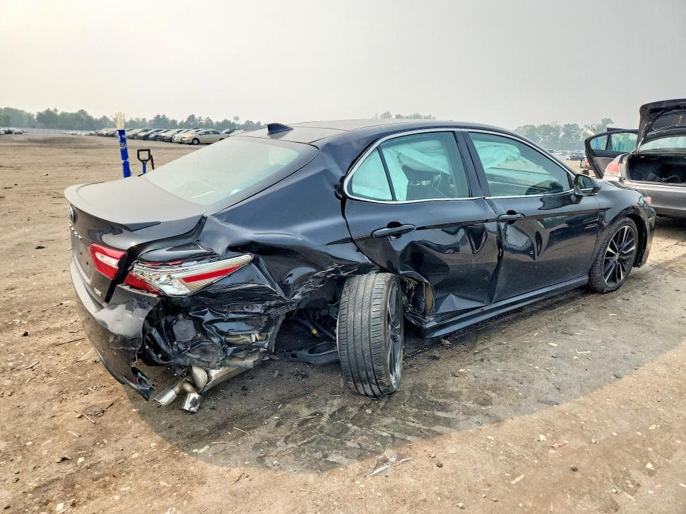 2019 TOYOTA CAMRY XSE 3