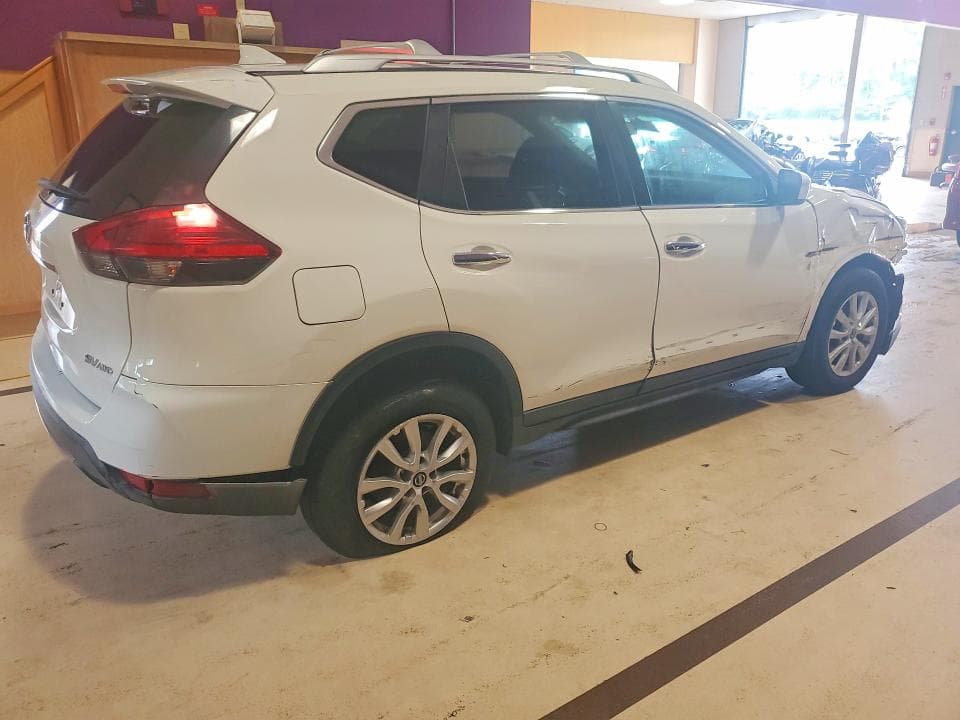 2017 NISSAN ROGUE SV 3