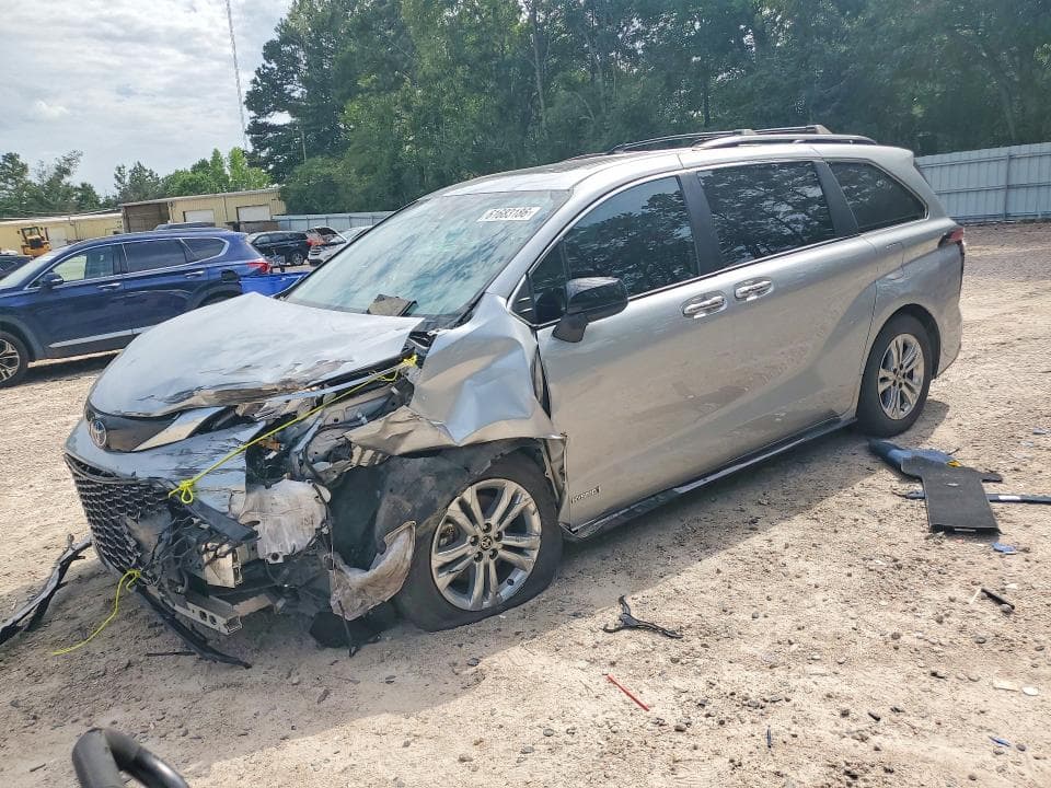 2021 TOYOTA SIENNA XSE - 1