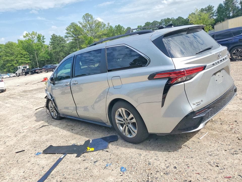2021 TOYOTA SIENNA XSE 2