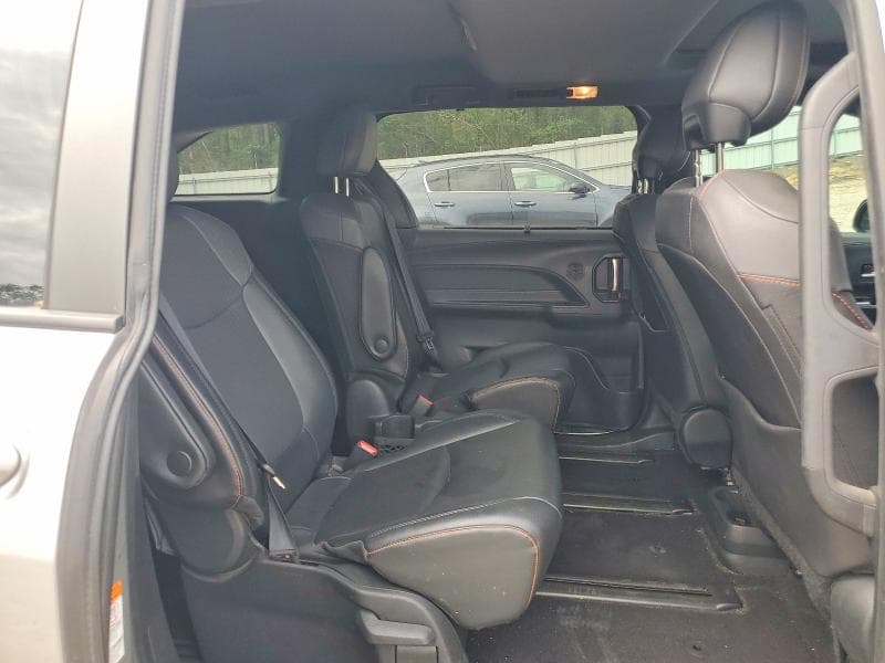 2021 TOYOTA SIENNA XSE 11