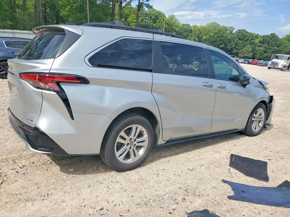 2021 TOYOTA SIENNA XSE 3