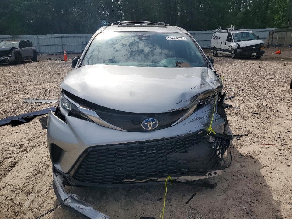 2021 TOYOTA SIENNA XSE 5