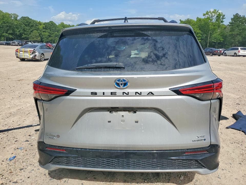 2021 TOYOTA SIENNA XSE 6