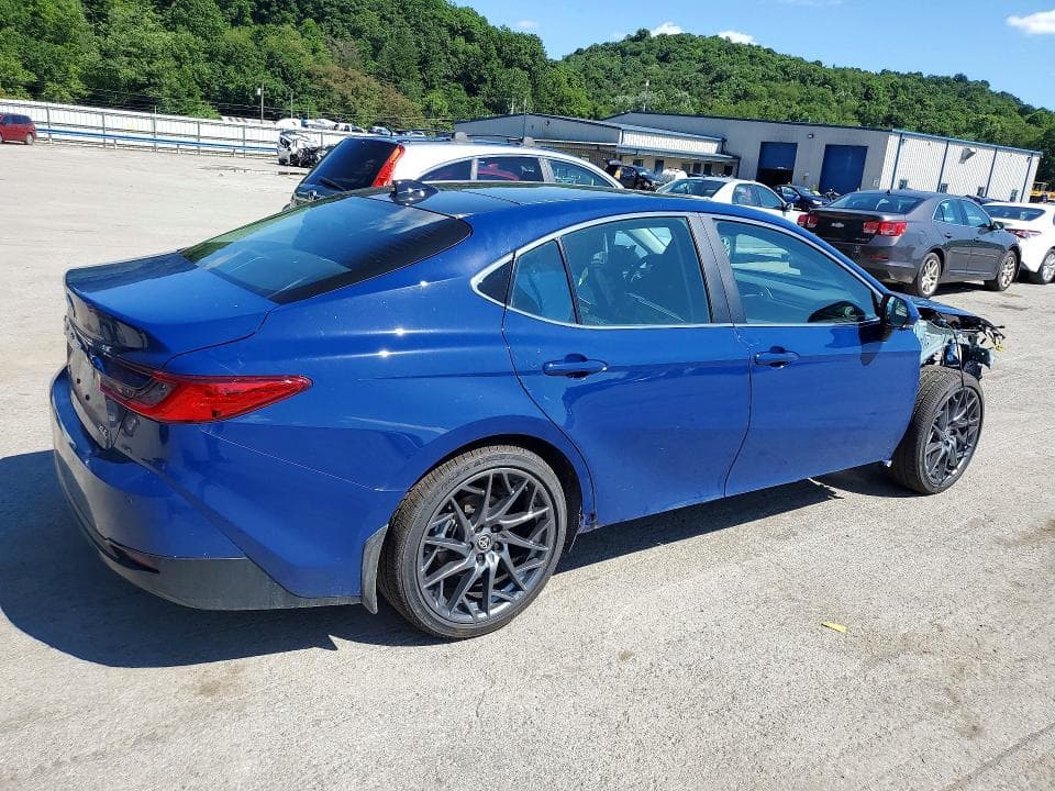 2026 TOYOTA CAMRY XLE 3