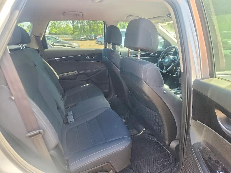 2017 KIA SORENTO LX 11