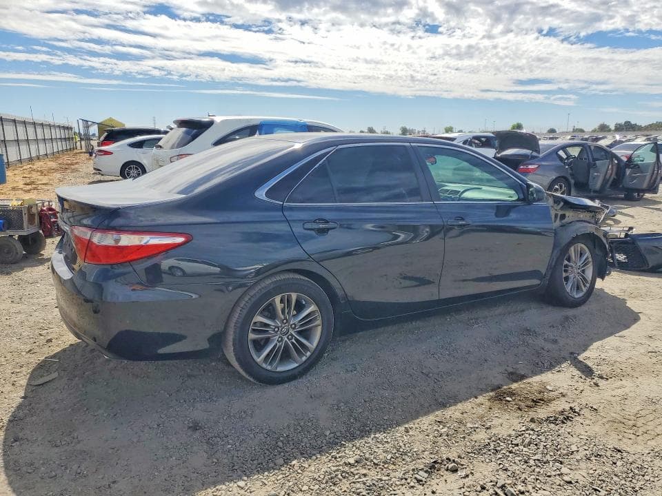 2017 TOYOTA CAMRY SE 3
