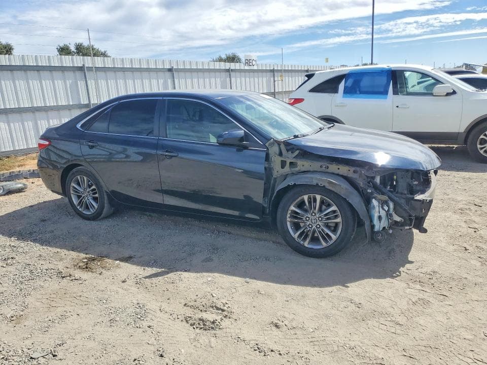 2017 TOYOTA CAMRY SE 4