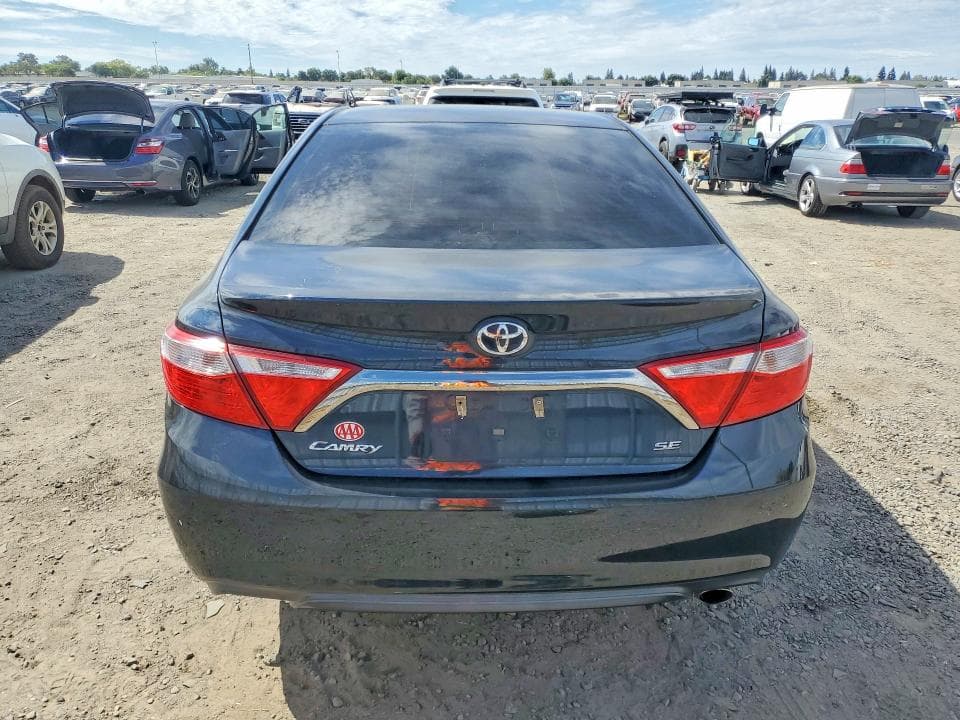 2017 TOYOTA CAMRY SE 6