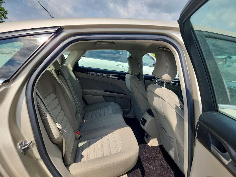 2017 FORD FUSION SE 10