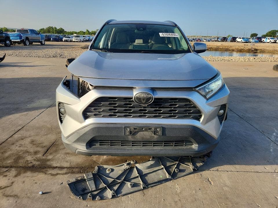 2019 TOYOTA RAV4 XLE 5