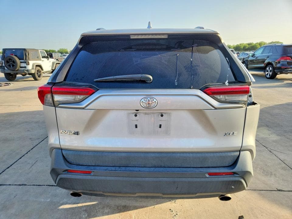 2019 TOYOTA RAV4 XLE 6