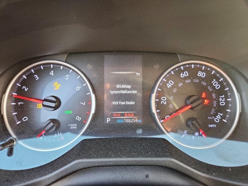 2019 TOYOTA RAV4 XLE 9